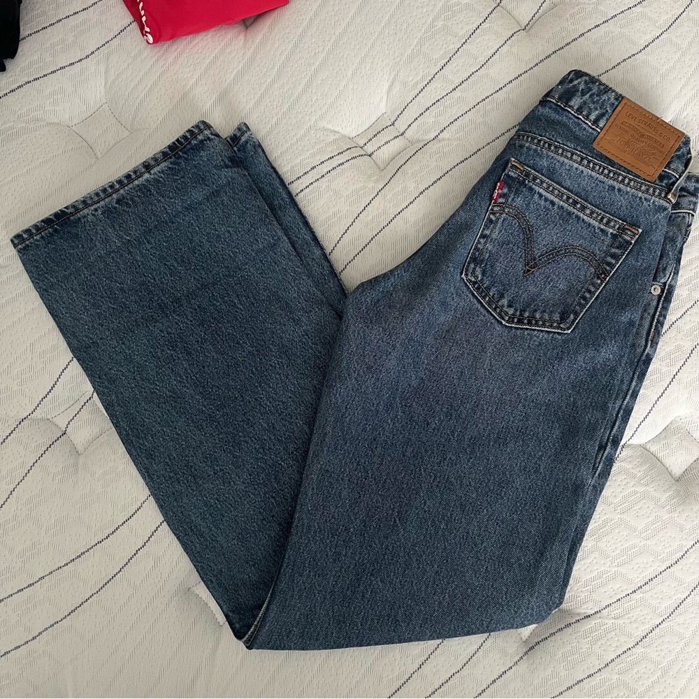 SOLD Levi’s low loose jean